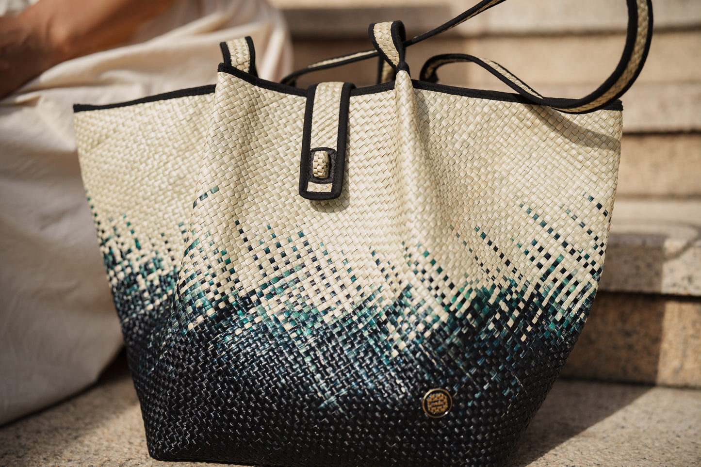 Statement M tote Black shooting star