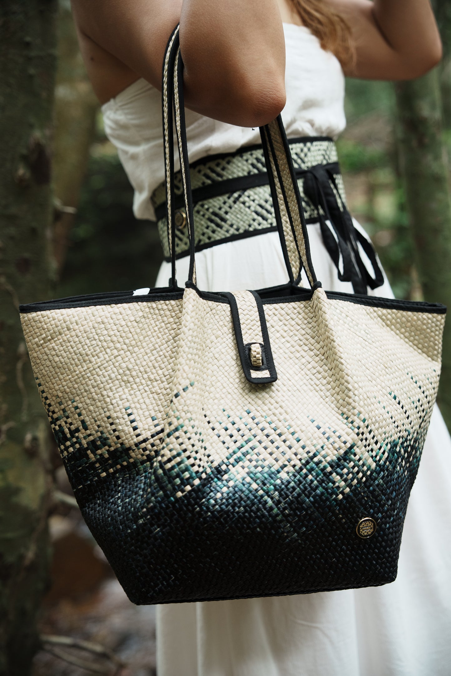Statement M tote Black shooting star