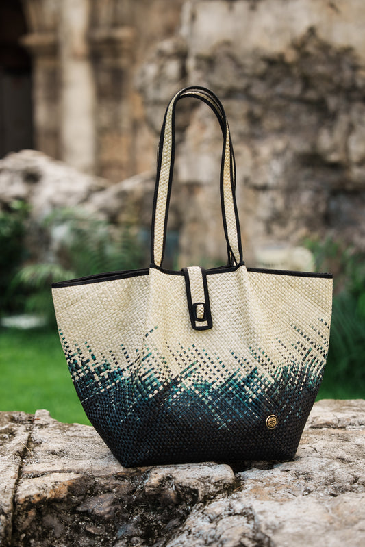 Statement M tote Black shooting star